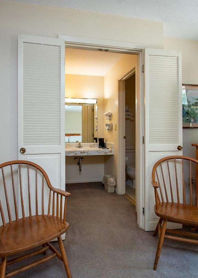 Country Squire Inn And Suites Coshocton Экстерьер фото