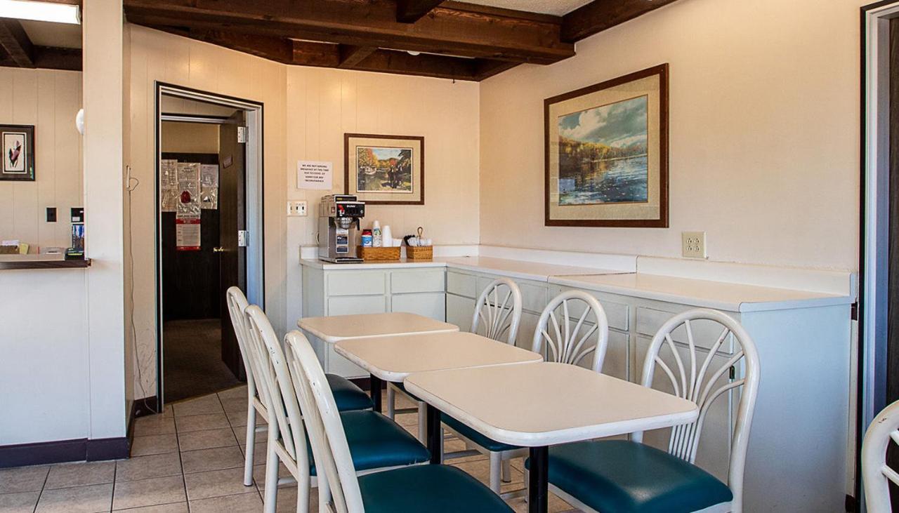 Country Squire Inn And Suites Coshocton Экстерьер фото