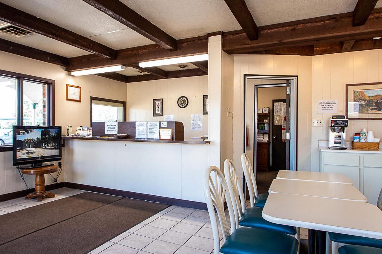 Country Squire Inn And Suites Coshocton Экстерьер фото