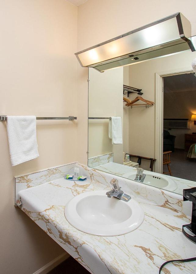 Country Squire Inn And Suites Coshocton Экстерьер фото
