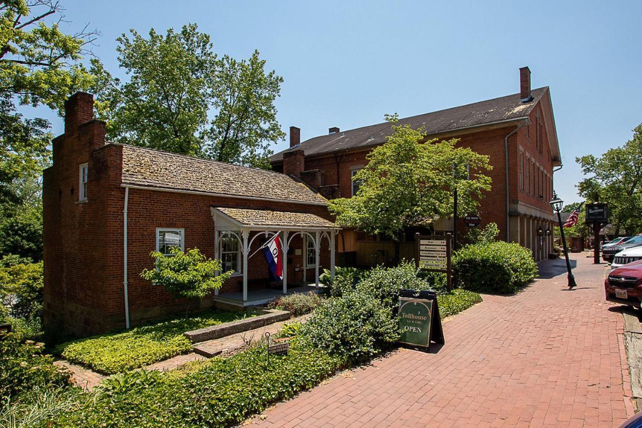 Country Squire Inn And Suites Coshocton Экстерьер фото