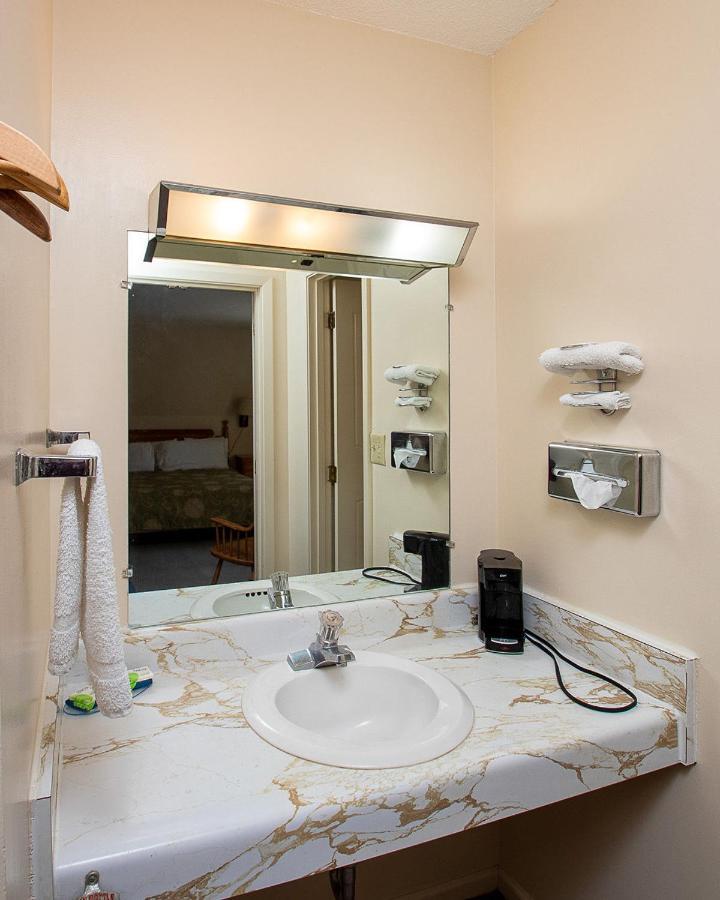 Country Squire Inn And Suites Coshocton Экстерьер фото