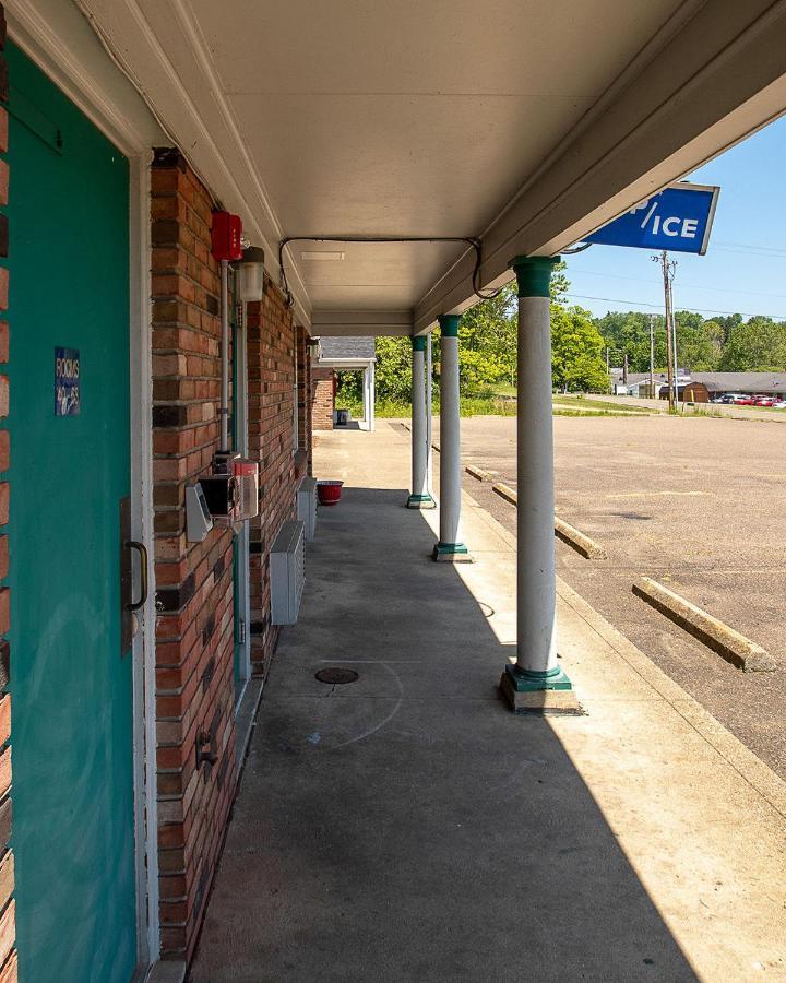Country Squire Inn And Suites Coshocton Экстерьер фото