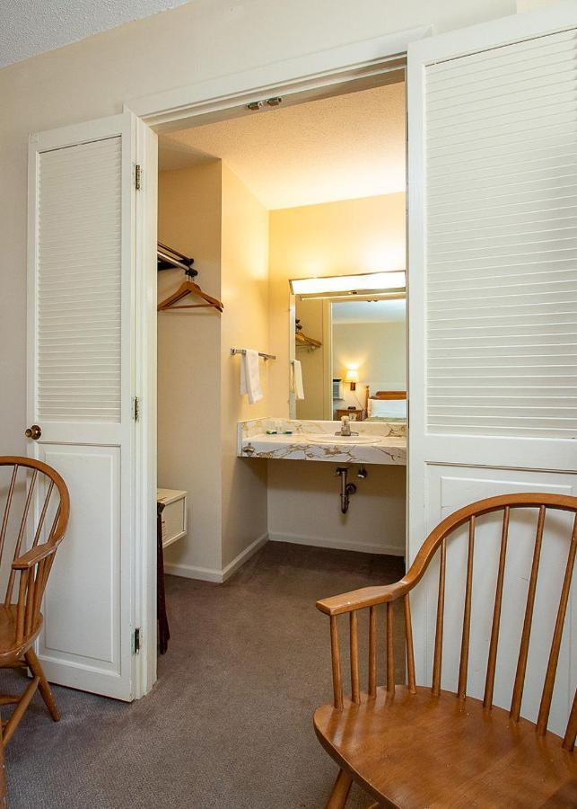 Country Squire Inn And Suites Coshocton Экстерьер фото